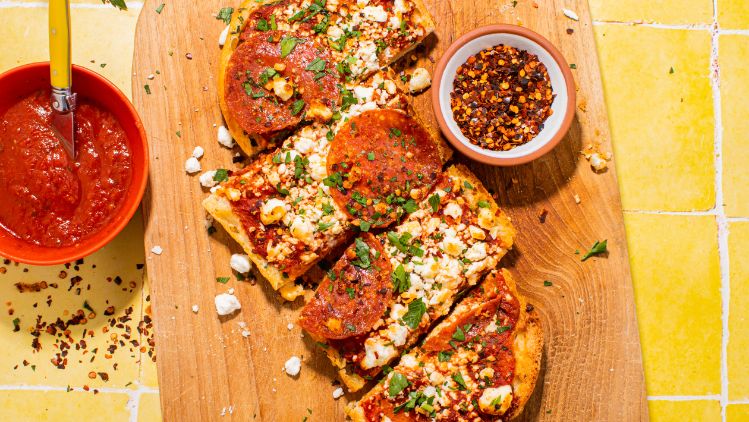 Athenos_Beauty_Air-Fryer-Feta-Garlic-Bread-Pizza--10