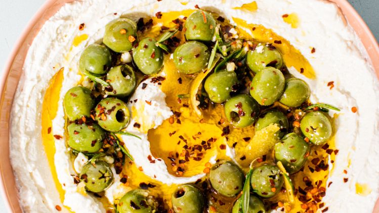 Athenos_Beauty_Marinated-Olives-on-Whipped-Feta-7