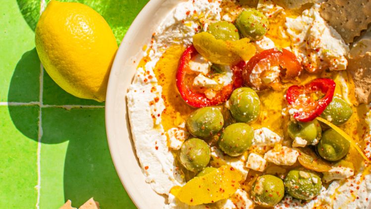 Athenos_Beauty_Spicy-Marinated-Olives-with-Tajin-Feta--9