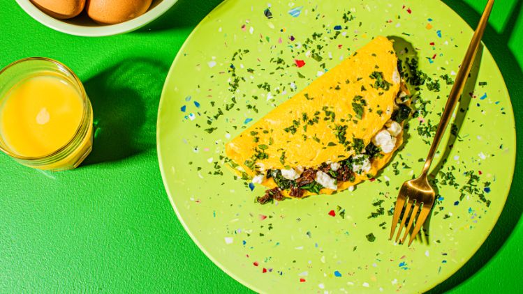 Athenos_Beauty_Recipe_Spinach-Feta-Omlette--15-