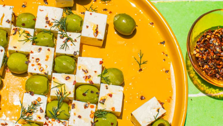 Athenos_Beauty_Mezzetta-Olives-x-Athenos-Feta---Checkerboard-Cheese-Platter-14