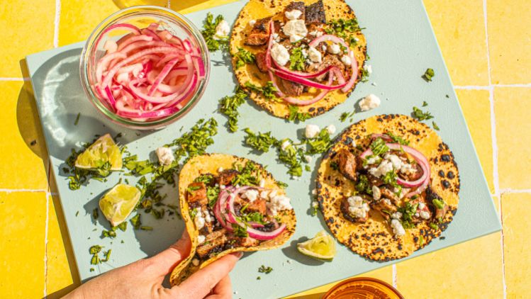 Athenos_Beauty_Recipe_Easy-Steak-and-Feta-Tacos--18
